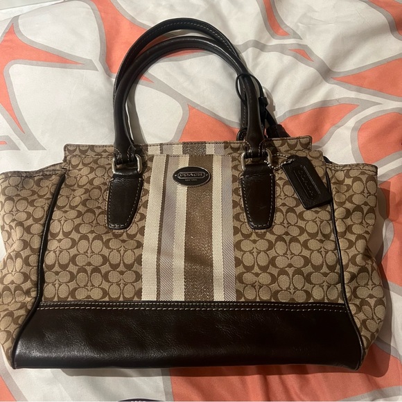 Coach Handbag with a free wallet - Picture 6 of 10